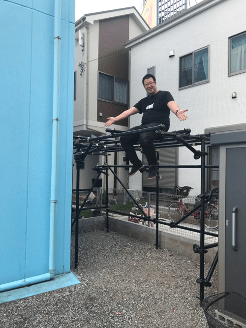 アクアリウム職人が足場材で駐輪場を作ってみた コゴト 佐藤 東京のレンタル水槽 アクアリウムの会社uws